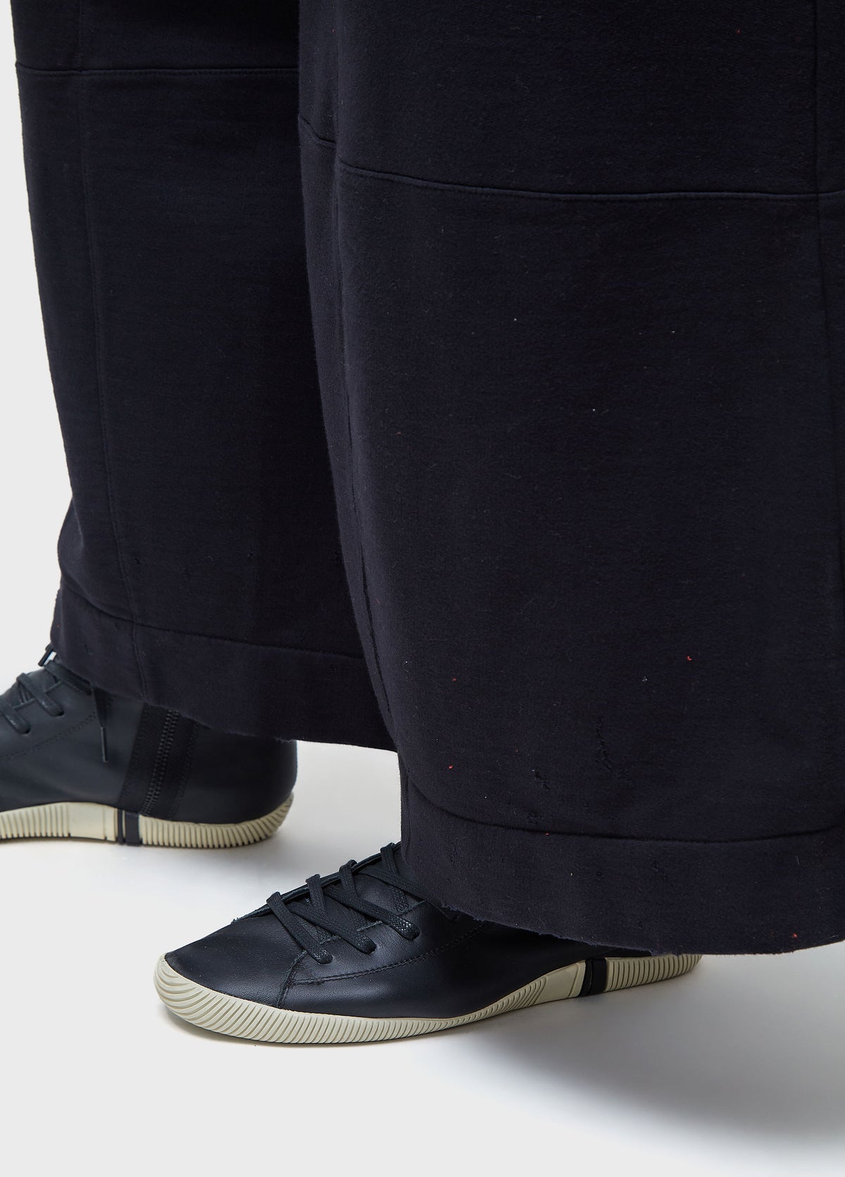 FRAYED JEANS