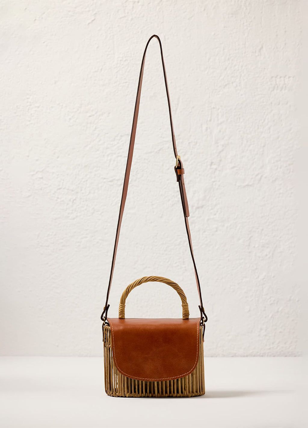 WOVEN WICKER HANDLE BAG
