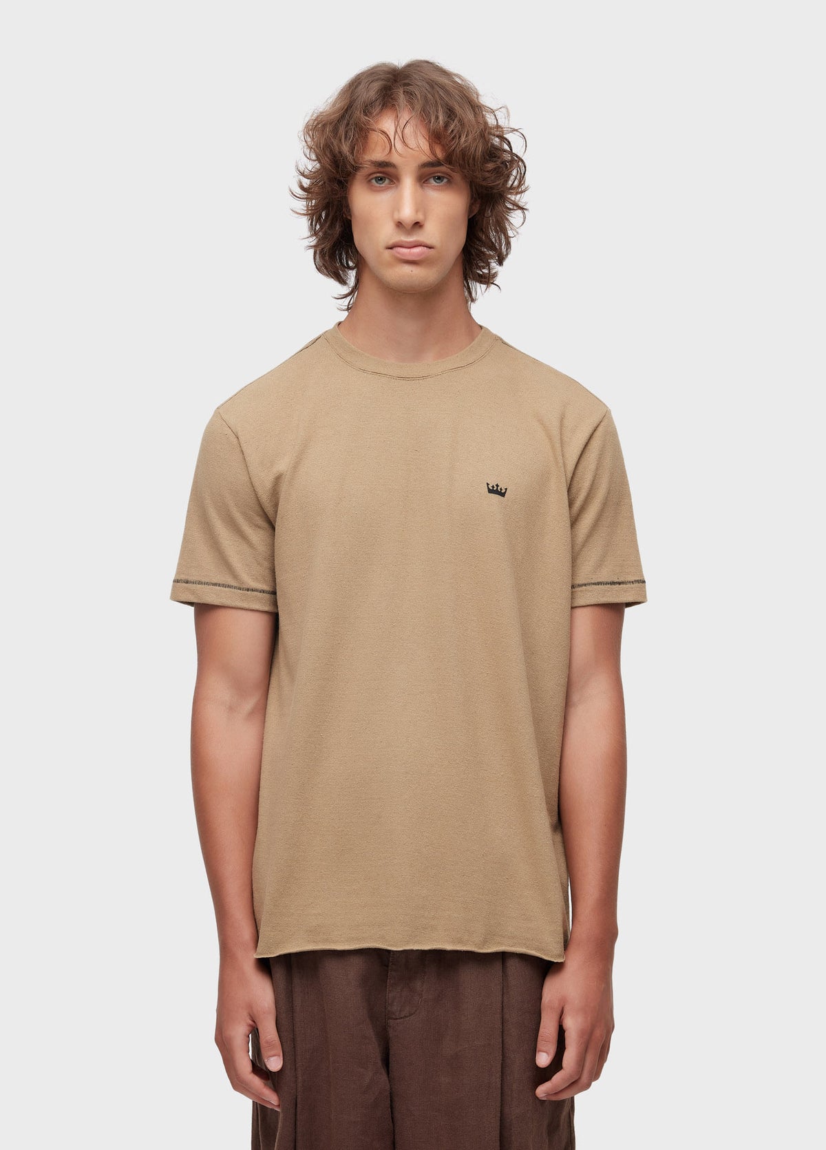 RUSTIC CROWN CONTRAST SEAM SHORT-SLEEVED T-SHIRT