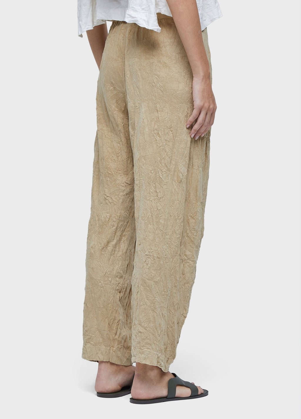 CUTS WRINKLE PANTS
