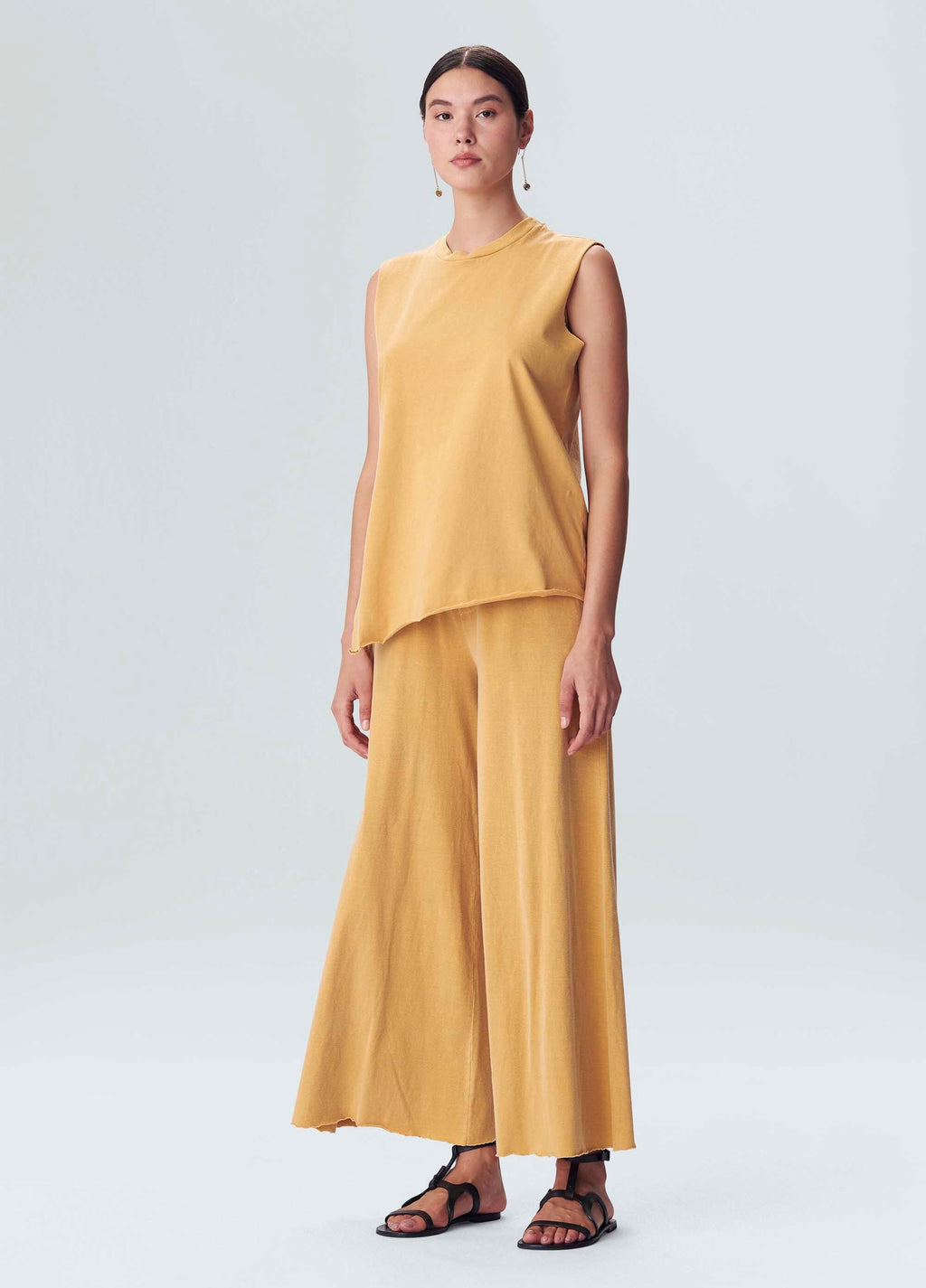 SLIT BASIC SLEEVELESS TOP