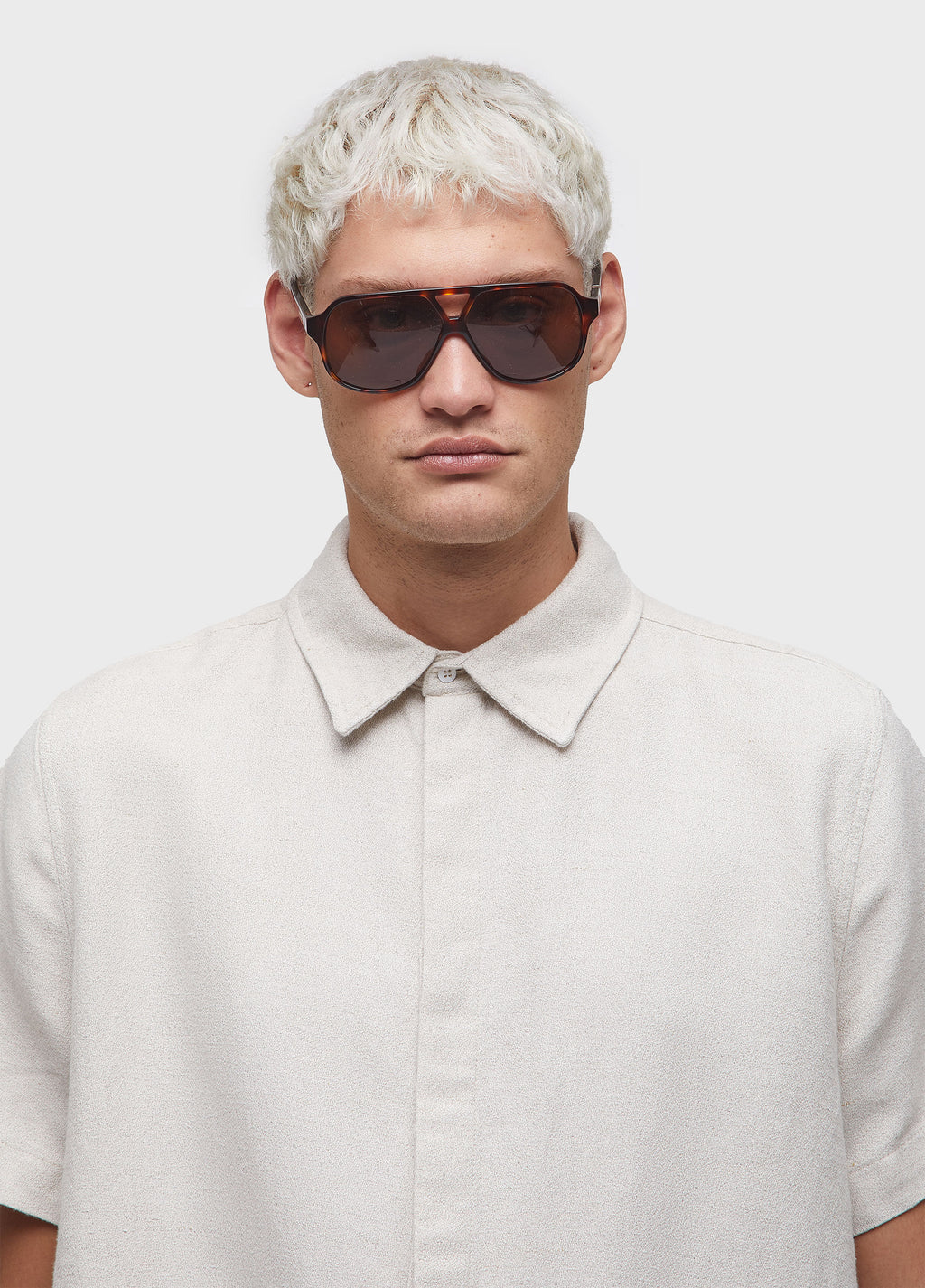 LINEN TEXTURE SHORT-SLEEVED SHIRT