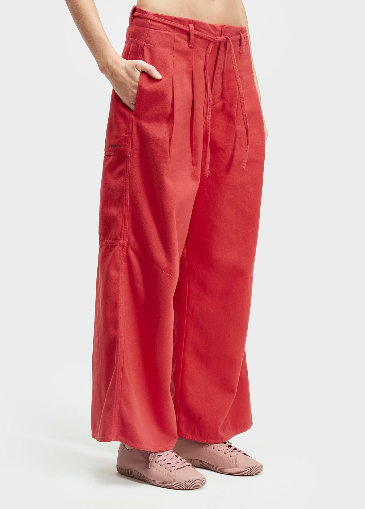 CALÇA PREGAS DENIM