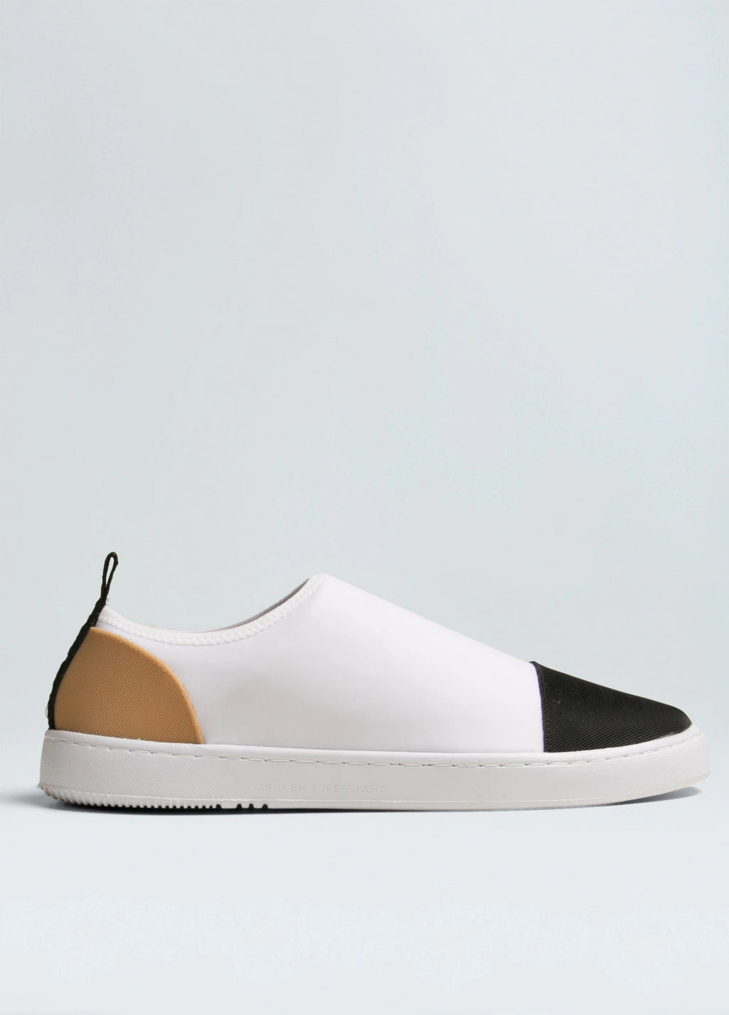 SUPER LIGHT LOW TOP SNEAKERS M