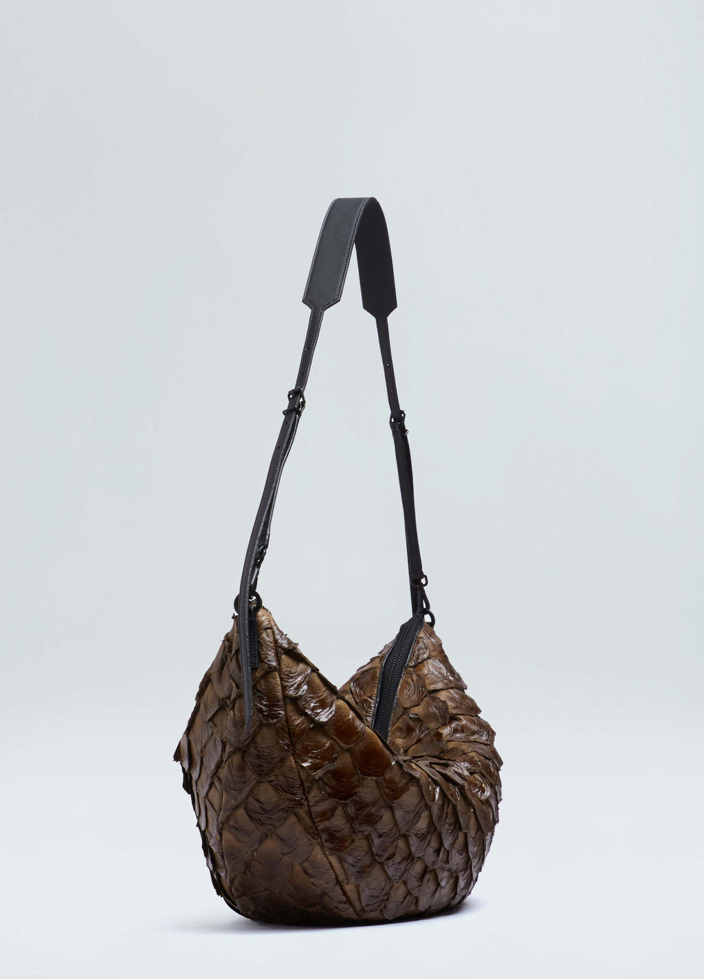 Andiroba Pirarucu Soft Bag Desert/Preto – Osklen – foto 2