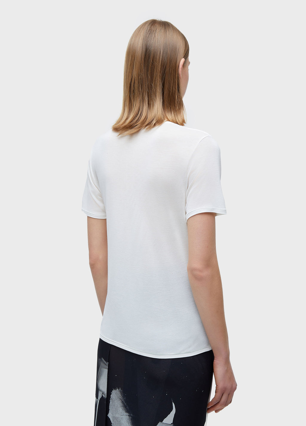 LIGHT NECKLINE T-SHIRT