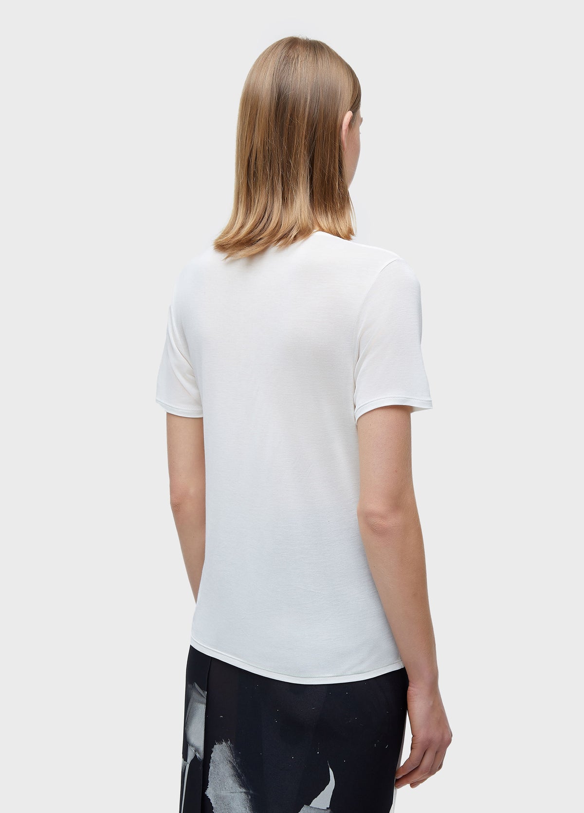 LIGHT NECKLINE T-SHIRT