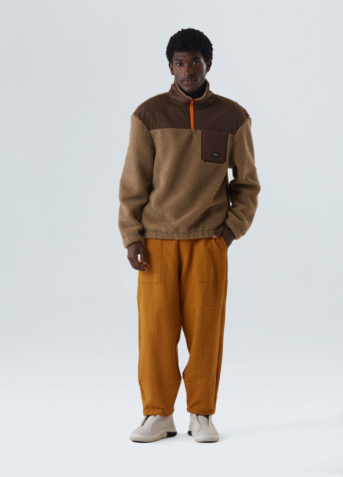 EMBOSSED STRIPES PANTS