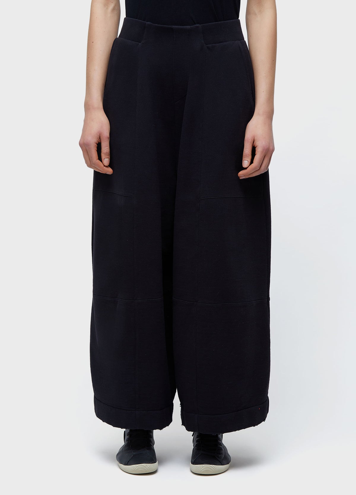 FRAYED JEANS