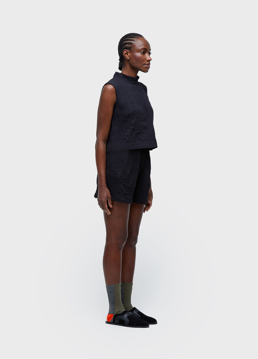 SLEEVELESS HIGH NECK WRINKLE