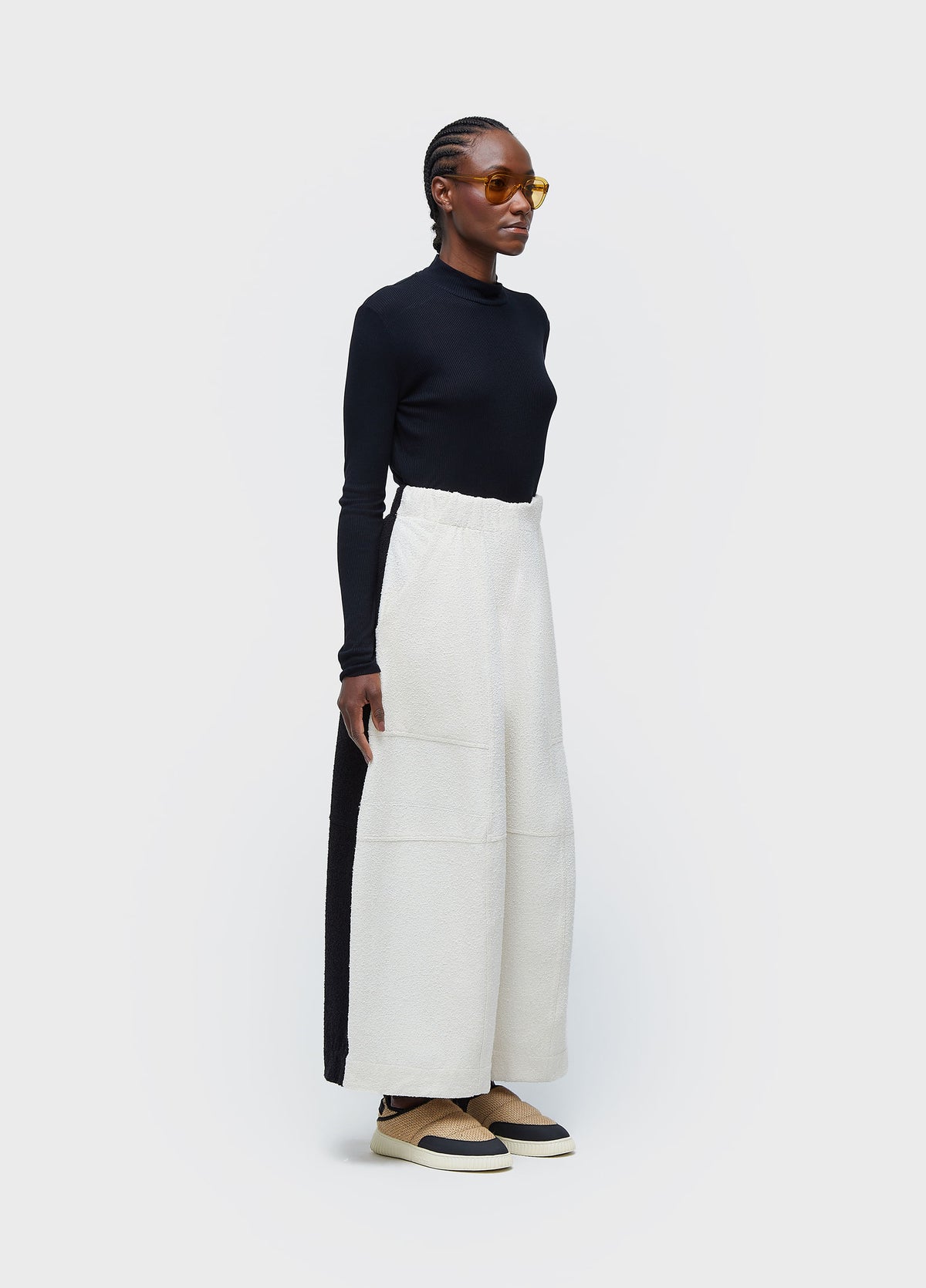LONG-SLEEVED FIT LIGHT TOP