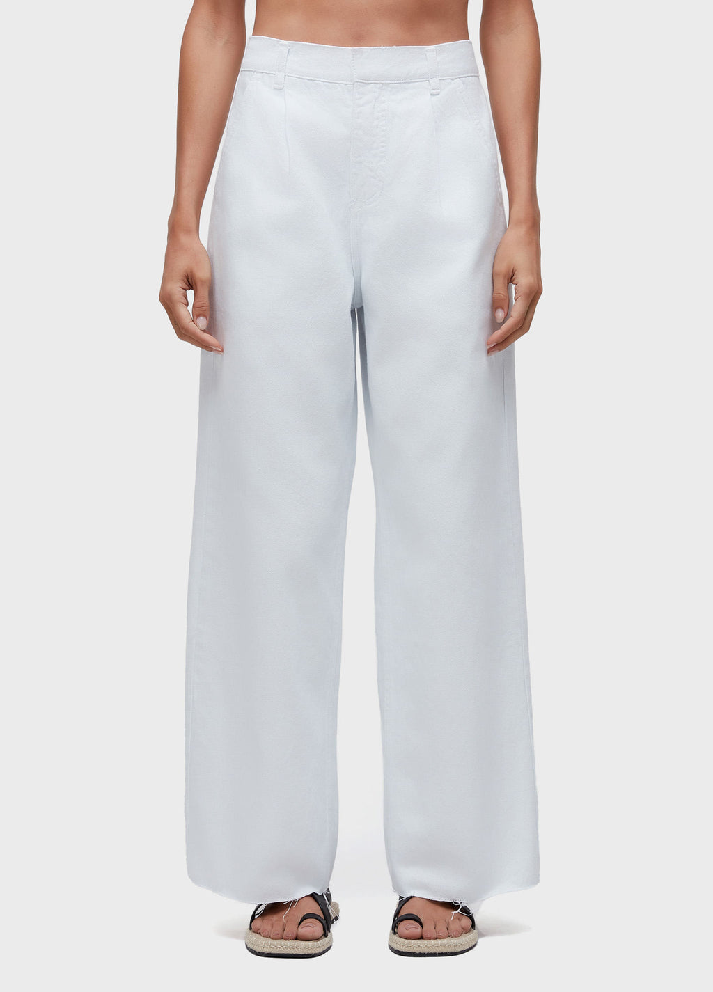 PLEATED WHITE DENIM PANTS
