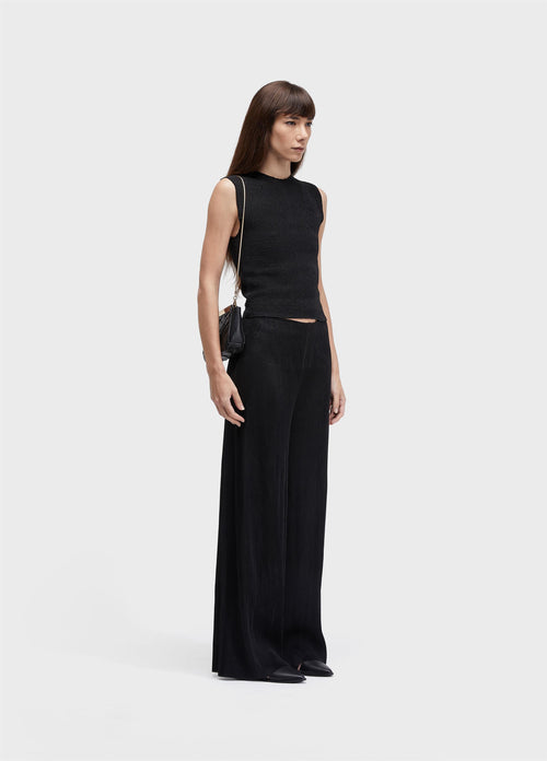 LASTEX PLEATED SLEEVELESS BLOUSE