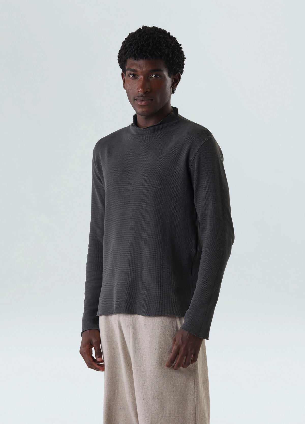 HIGH NECK LONG SLEEVE T-SHIRT
