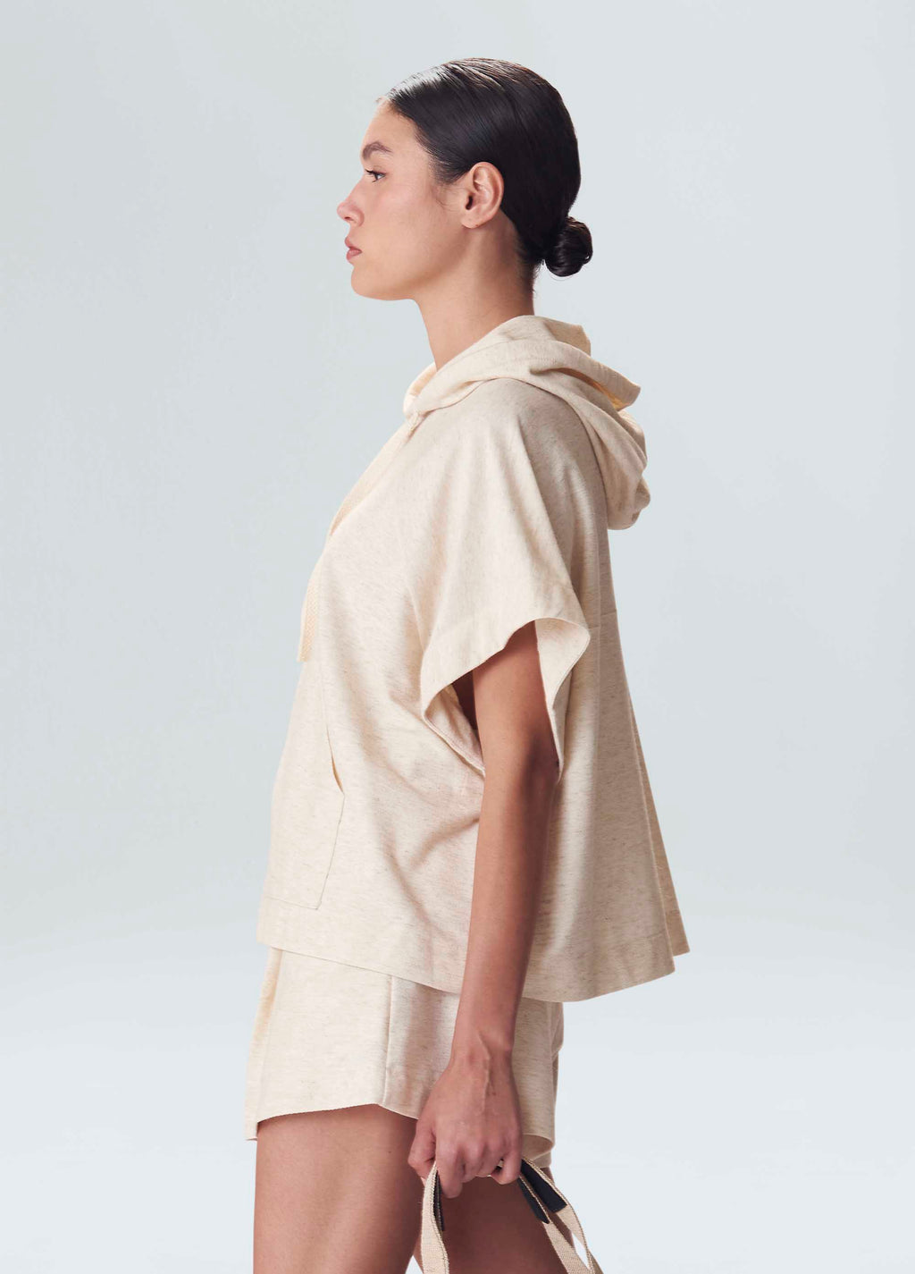 SLEEVELESS HOOD TEXTURE