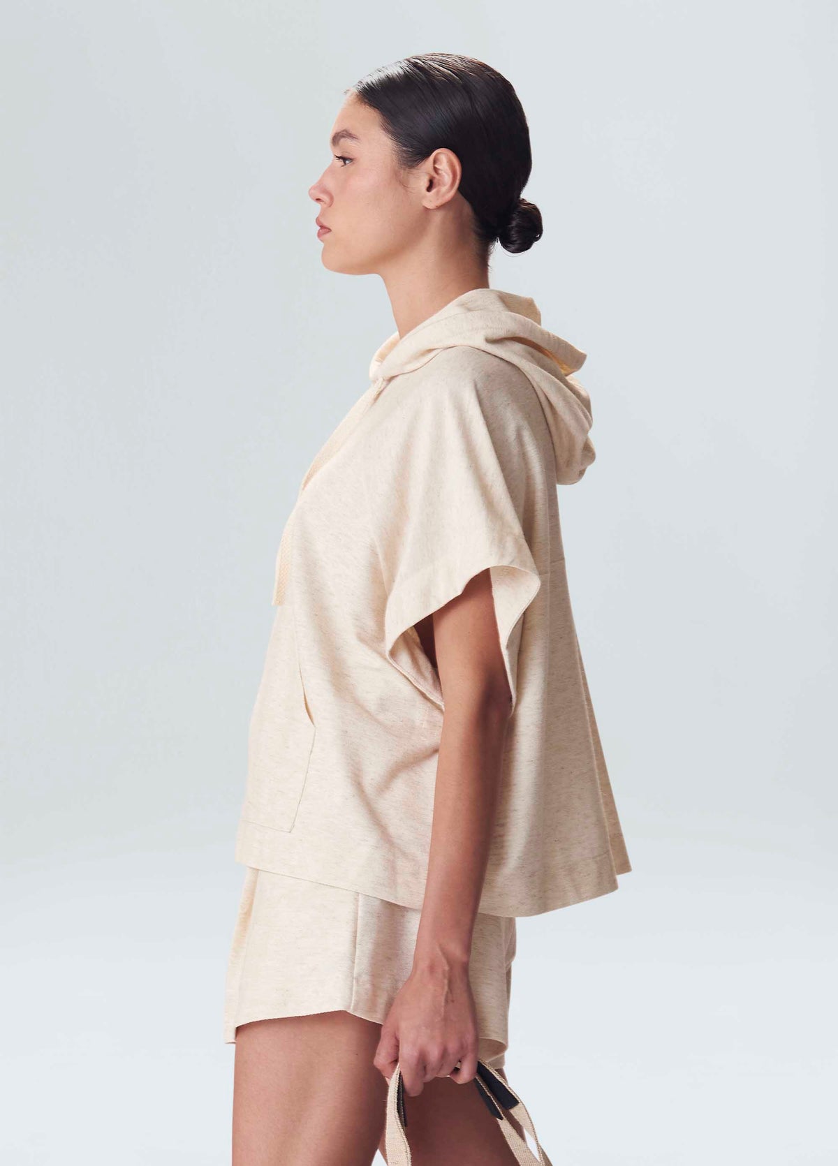 SLEEVELESS HOOD TEXTURE
