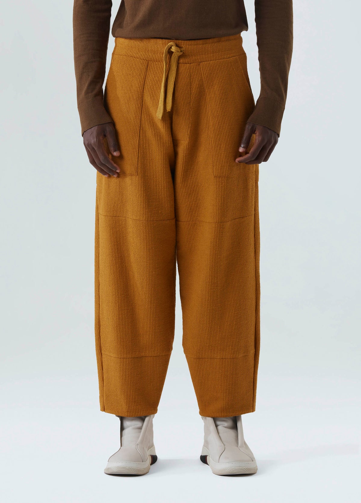 EMBOSSED STRIPES PANTS
