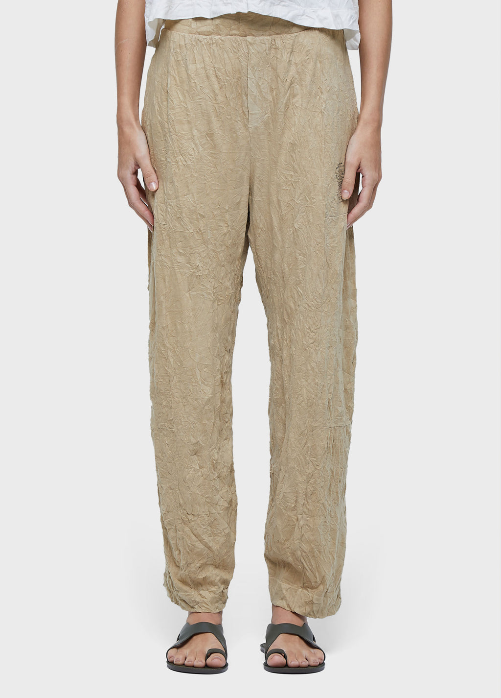 CUTS WRINKLE PANTS