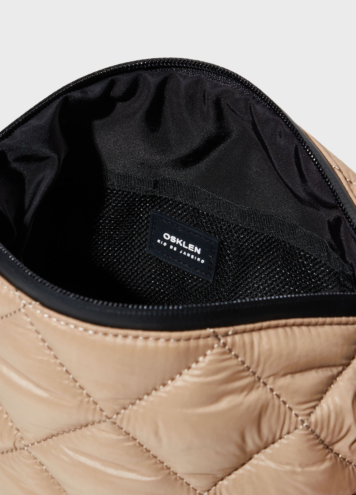 Bolsa Crossbody Wrap Matelassê Areia – Osklen – foto 6