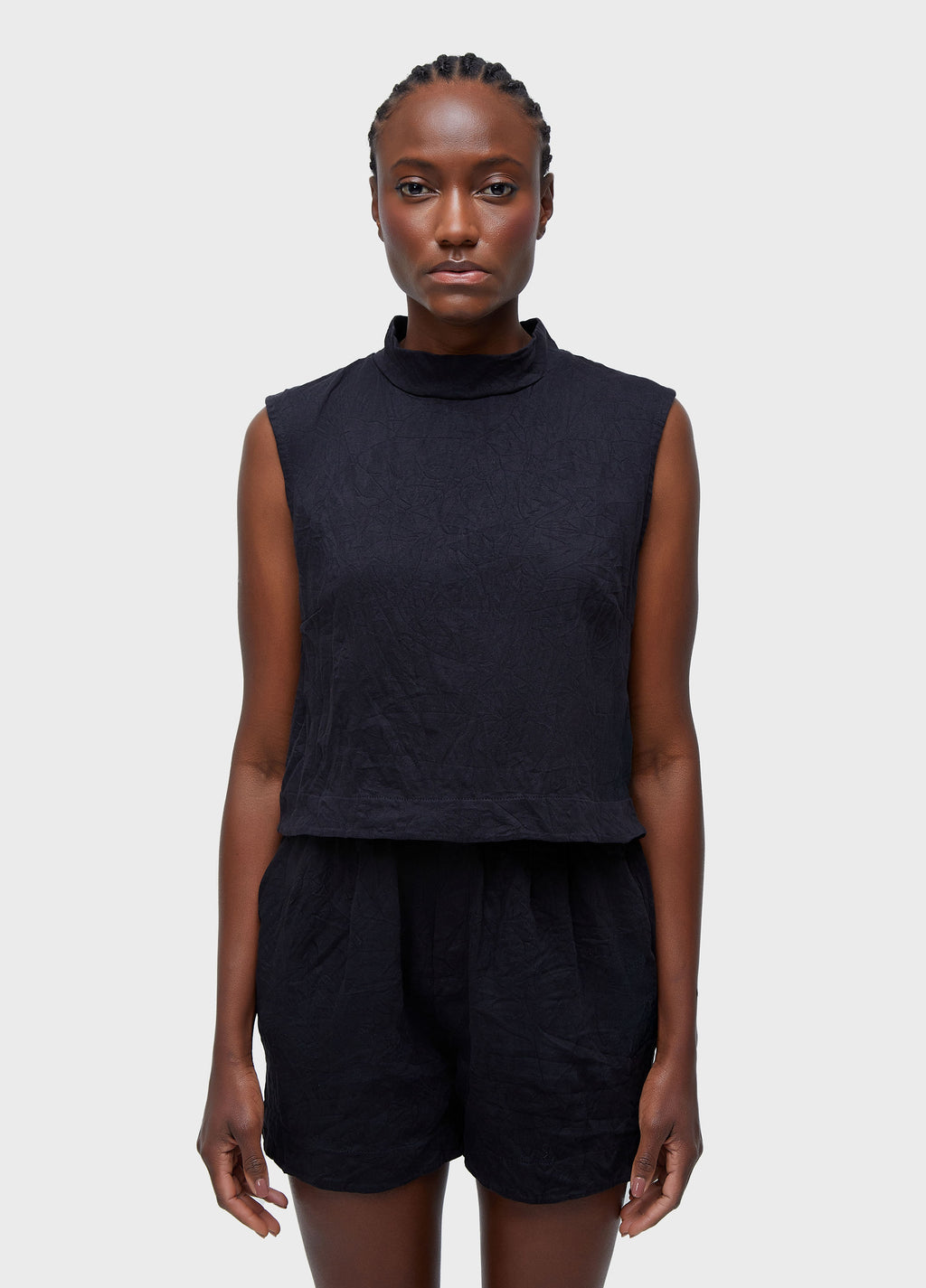 SLEEVELESS HIGH NECK WRINKLE