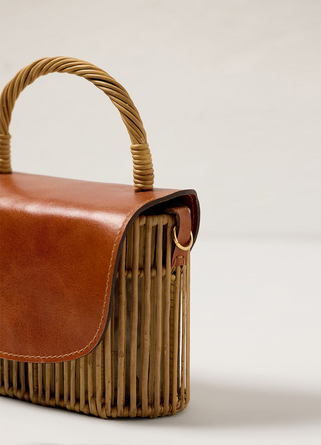 WOVEN WICKER HANDLE BAG