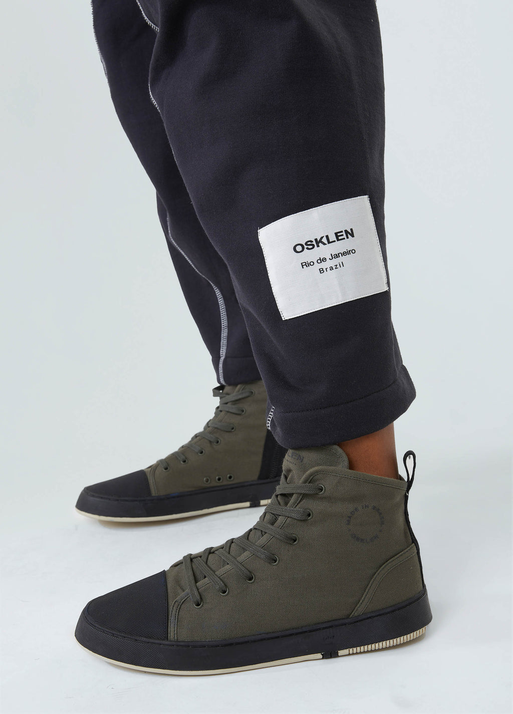 STITCHED SWEATPANTS