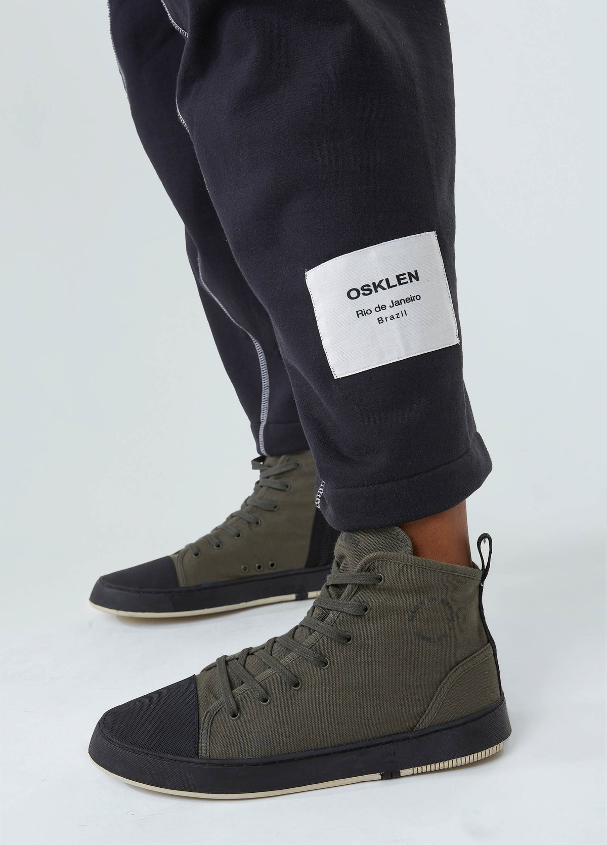 STITCHED SWEATPANTS