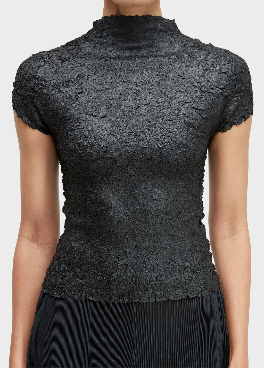 CRUNCH PLEATED COLLAR SHORT SLEEVE BLOUSE