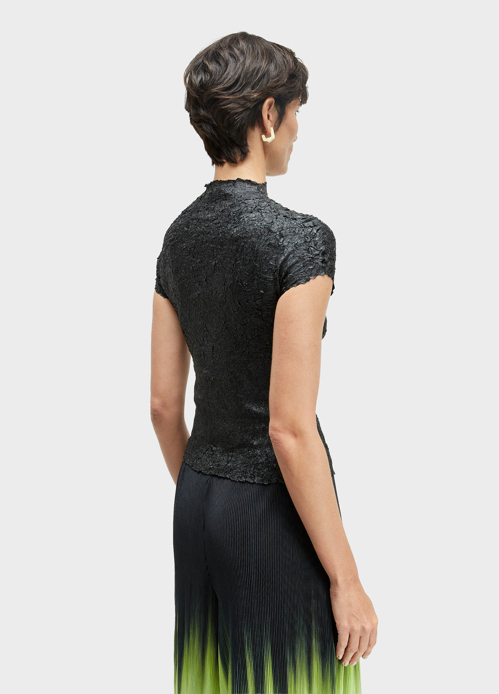 CRUNCH PLEATED COLLAR SHORT SLEEVE BLOUSE