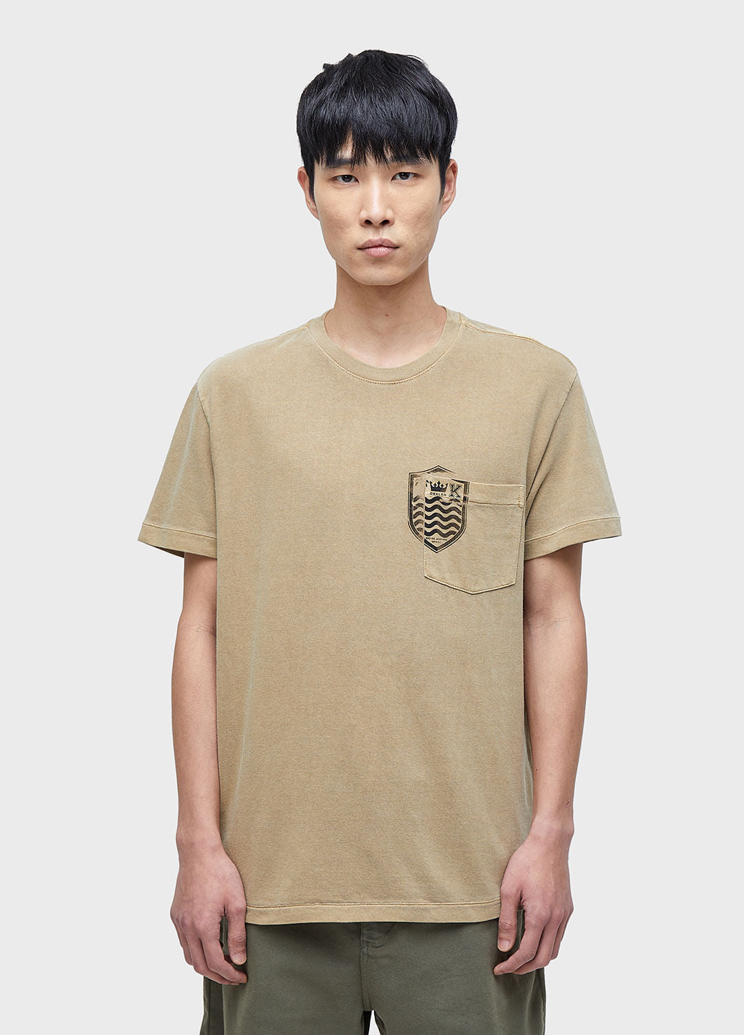 T-SHIRT POCKET EMBROIDERED CREST SHORT SLEEVE