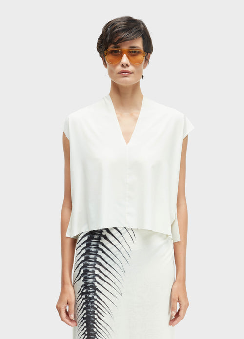 SUPERLIGHT SLEEVELESS V-NECK BLOUSE