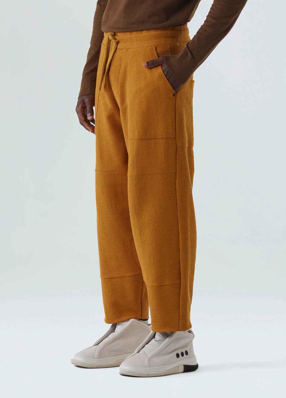 EMBOSSED STRIPES PANTS