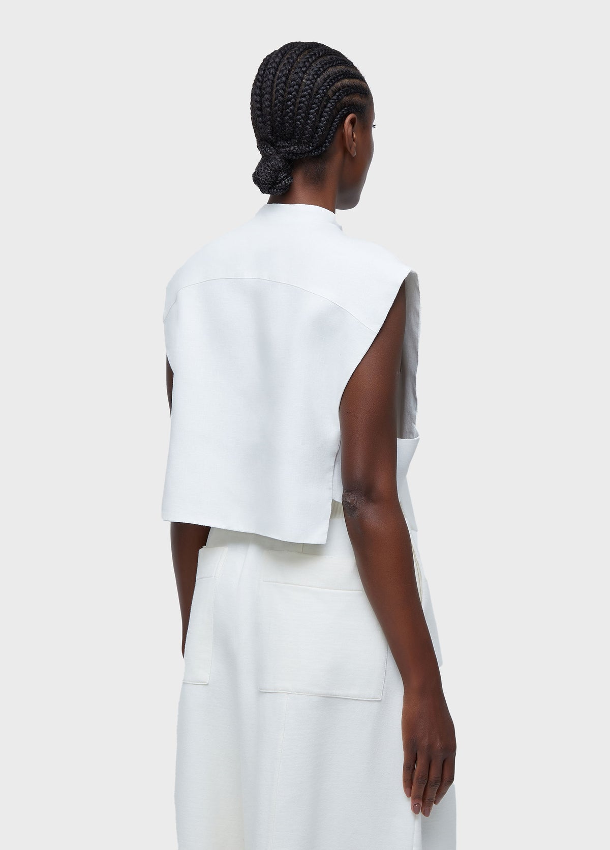 SLEEVELESS LINEN TUXEDO BLOUSE