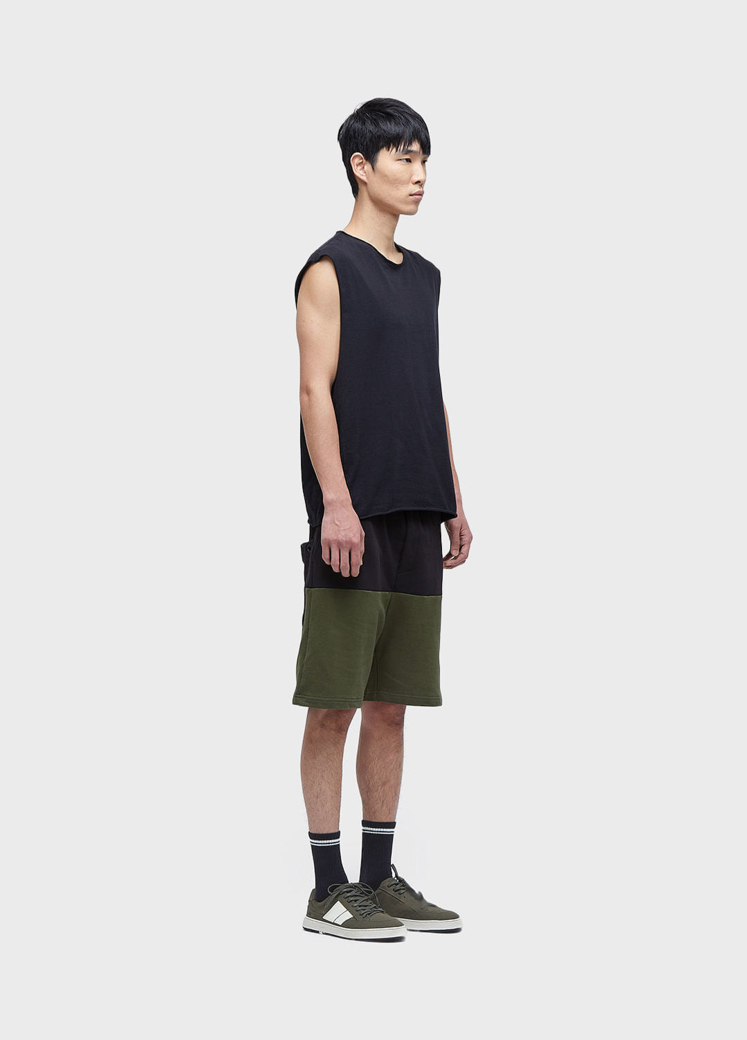 SLEEVELESS T-SHIRT