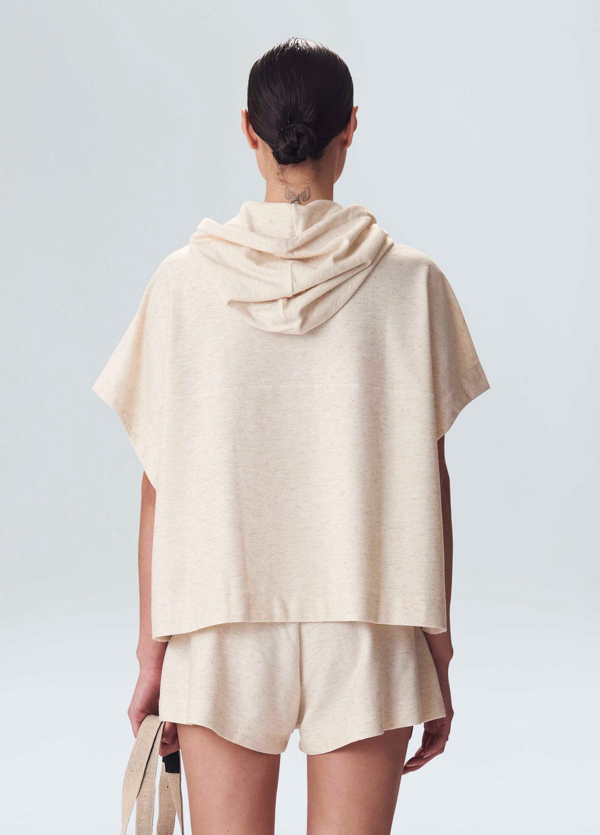 SLEEVELESS HOOD TEXTURE