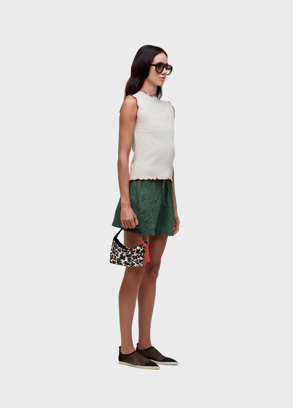 SLEEVELESS VEST