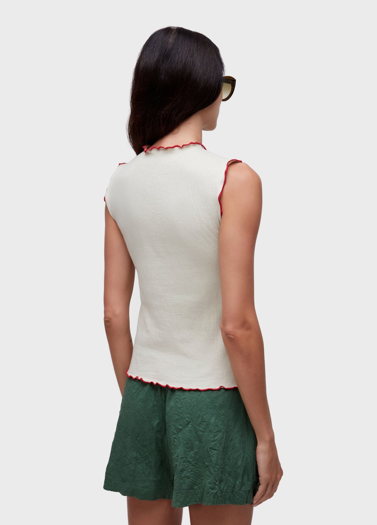 SLEEVELESS VEST