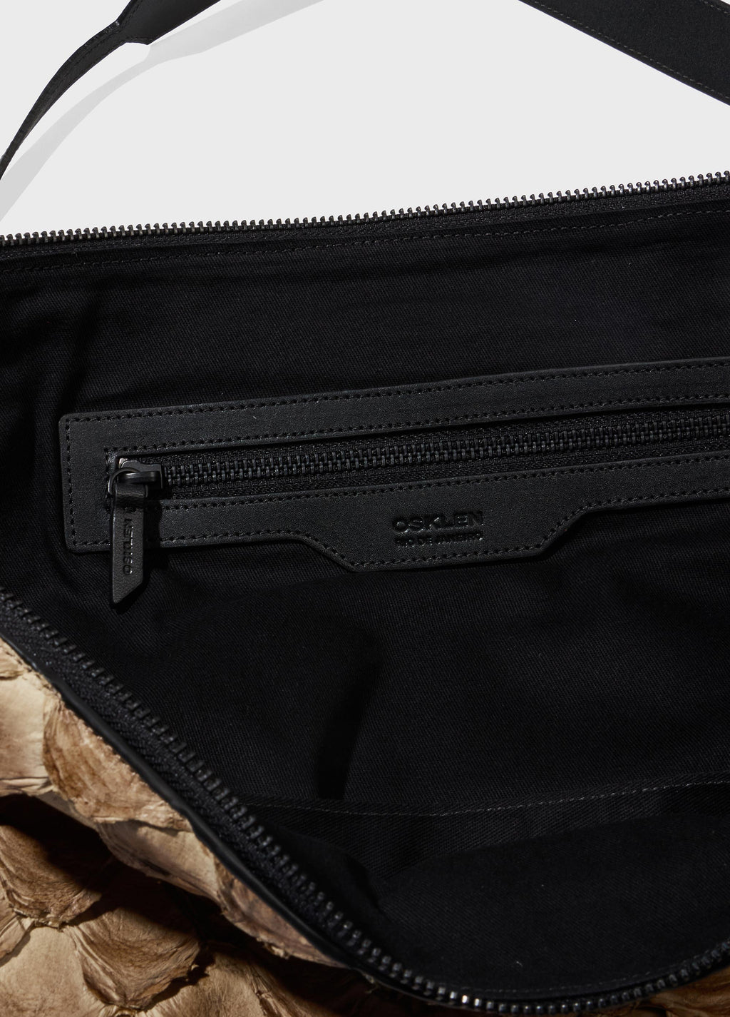 Andiroba Pirarucu Soft Bag Palha/Preto – Osklen – foto 4