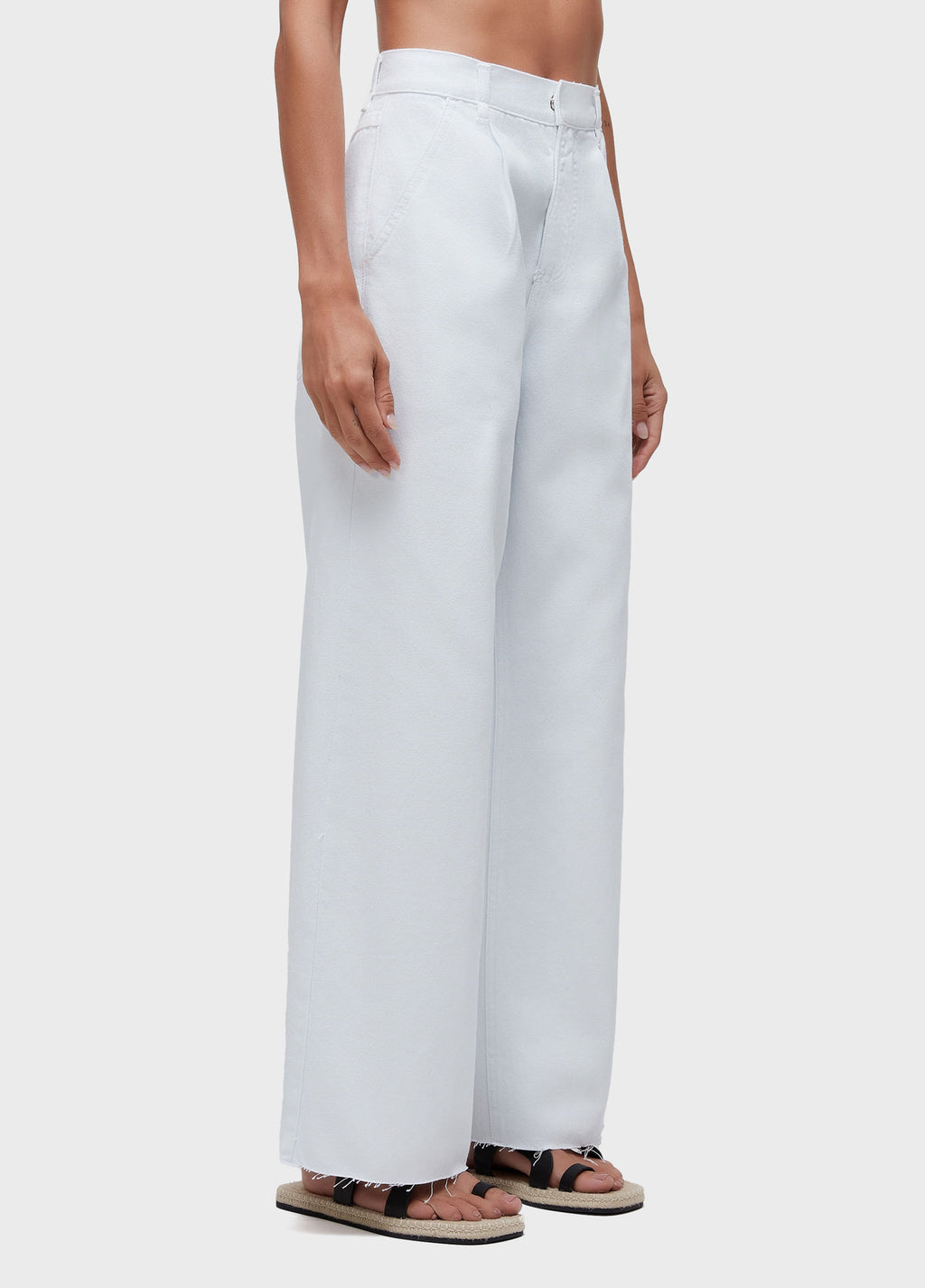 PLEATED WHITE DENIM PANTS