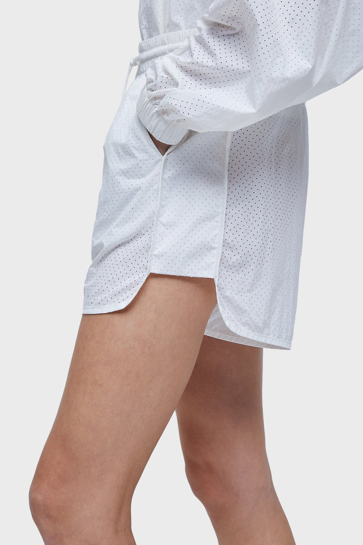 SHORT SUPERLIGHT MICRO-PERFORATED
