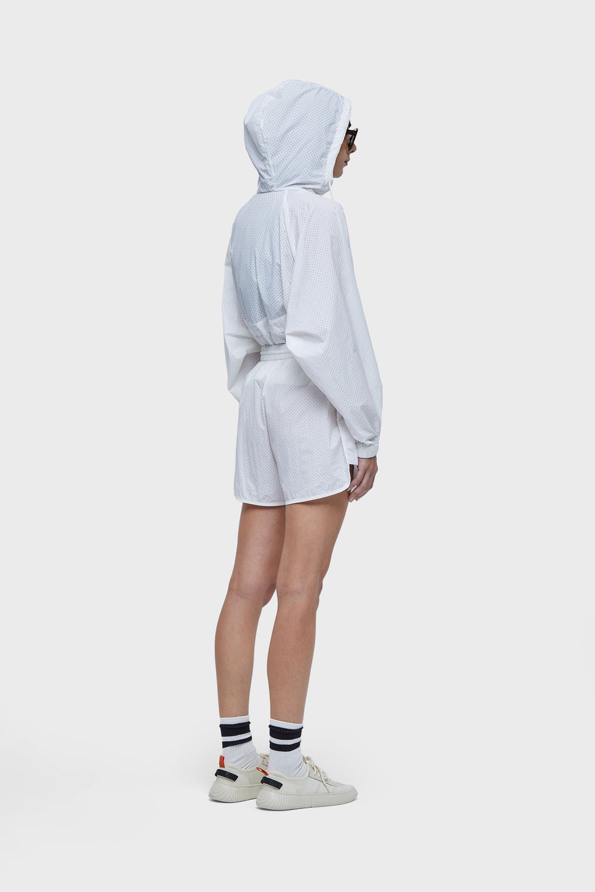 SHORT SUPERLIGHT MICRO-PERFORATED