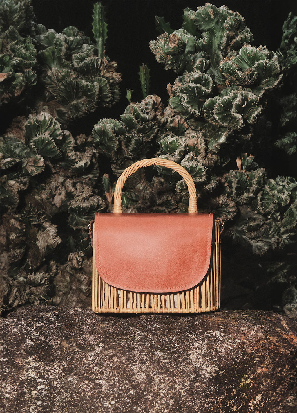 WOVEN WICKER HANDLE BAG