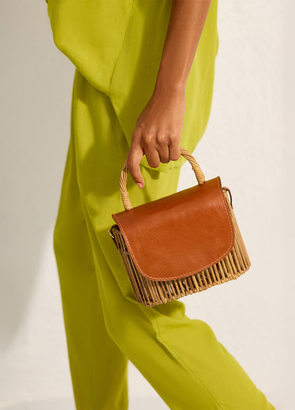 WOVEN WICKER HANDLE BAG