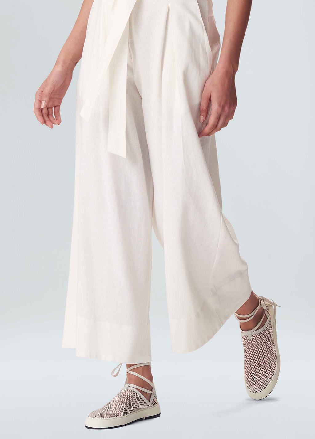 PLEATED LINEN TROUSERS