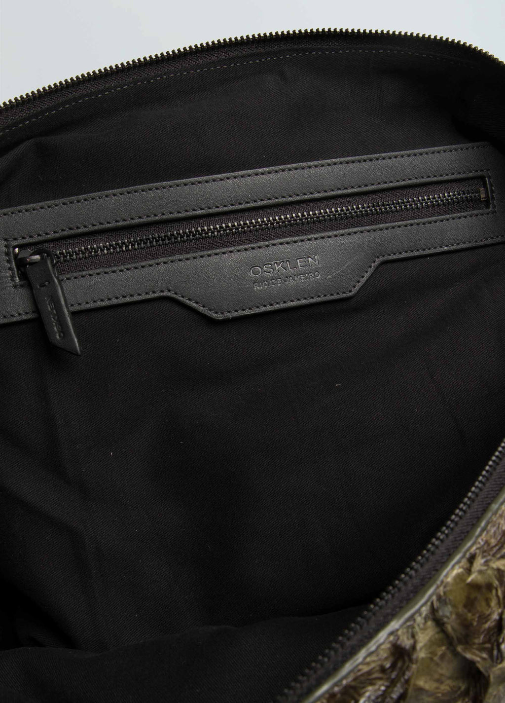 Andiroba Pirarucu Soft Bag Militar/Preto/Latex – Osklen – foto 3