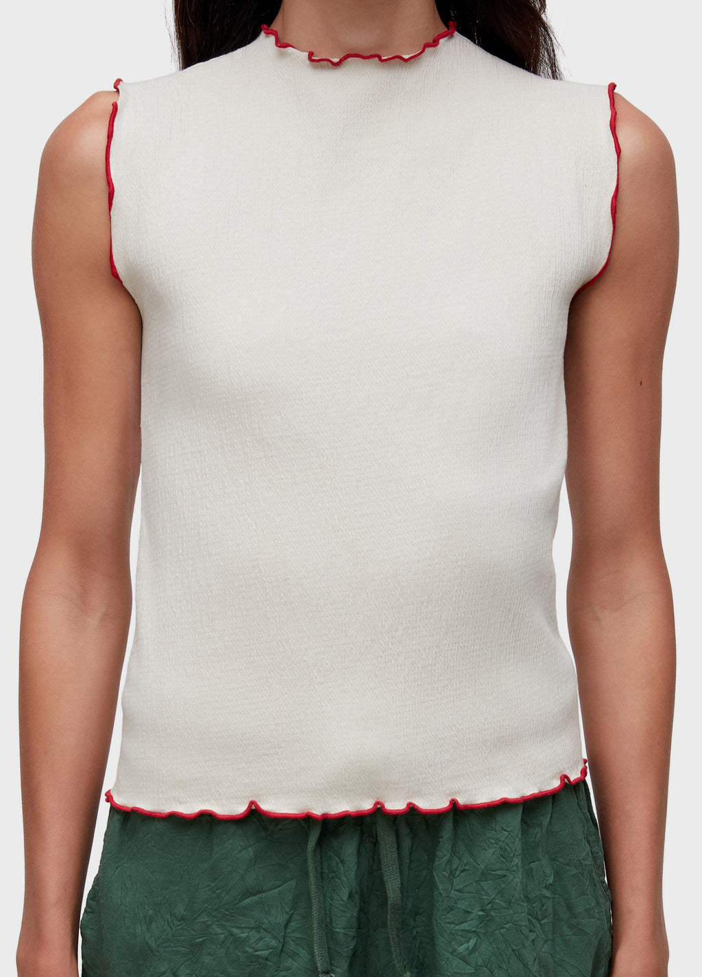 SLEEVELESS VEST