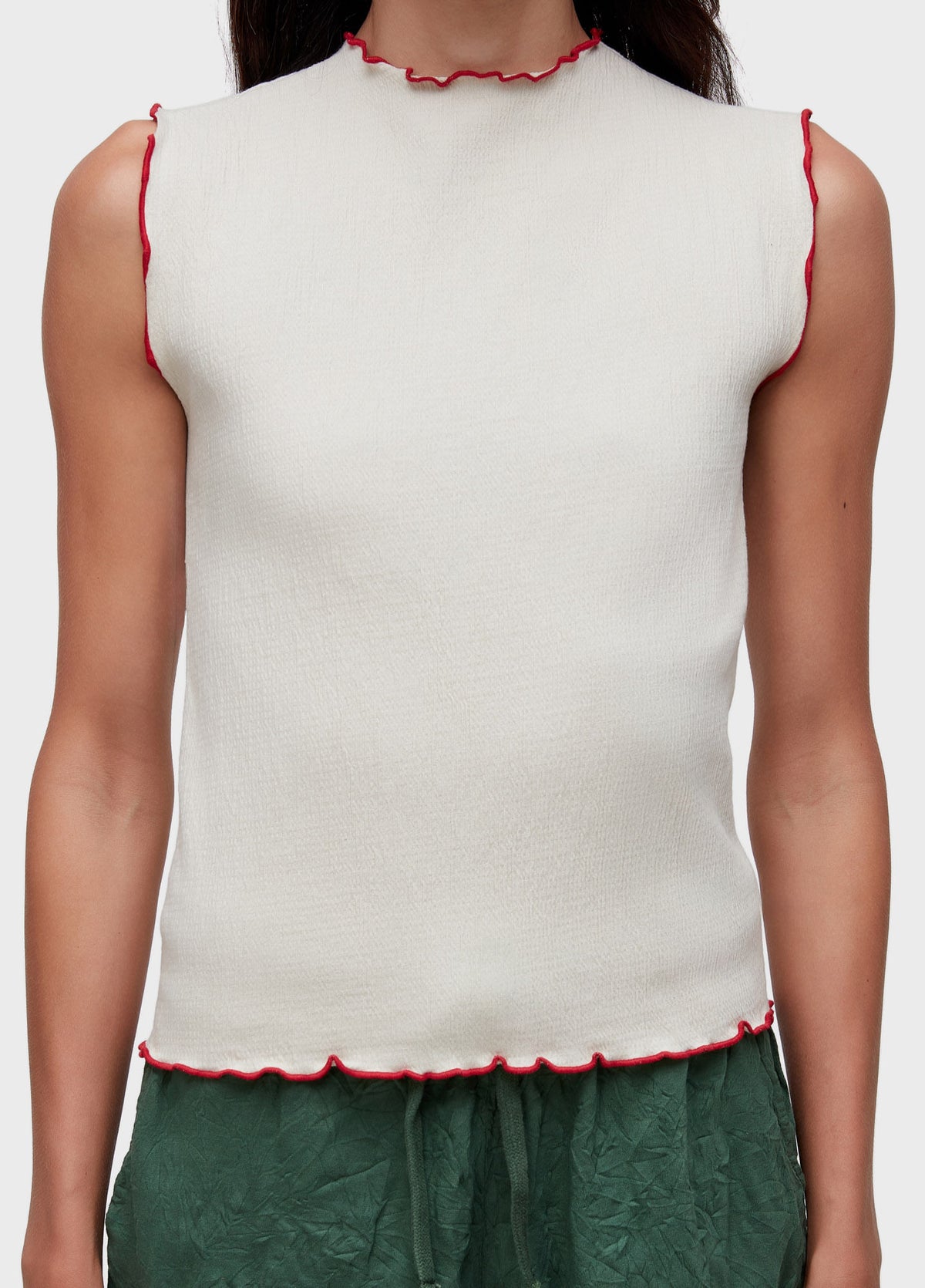 SLEEVELESS VEST