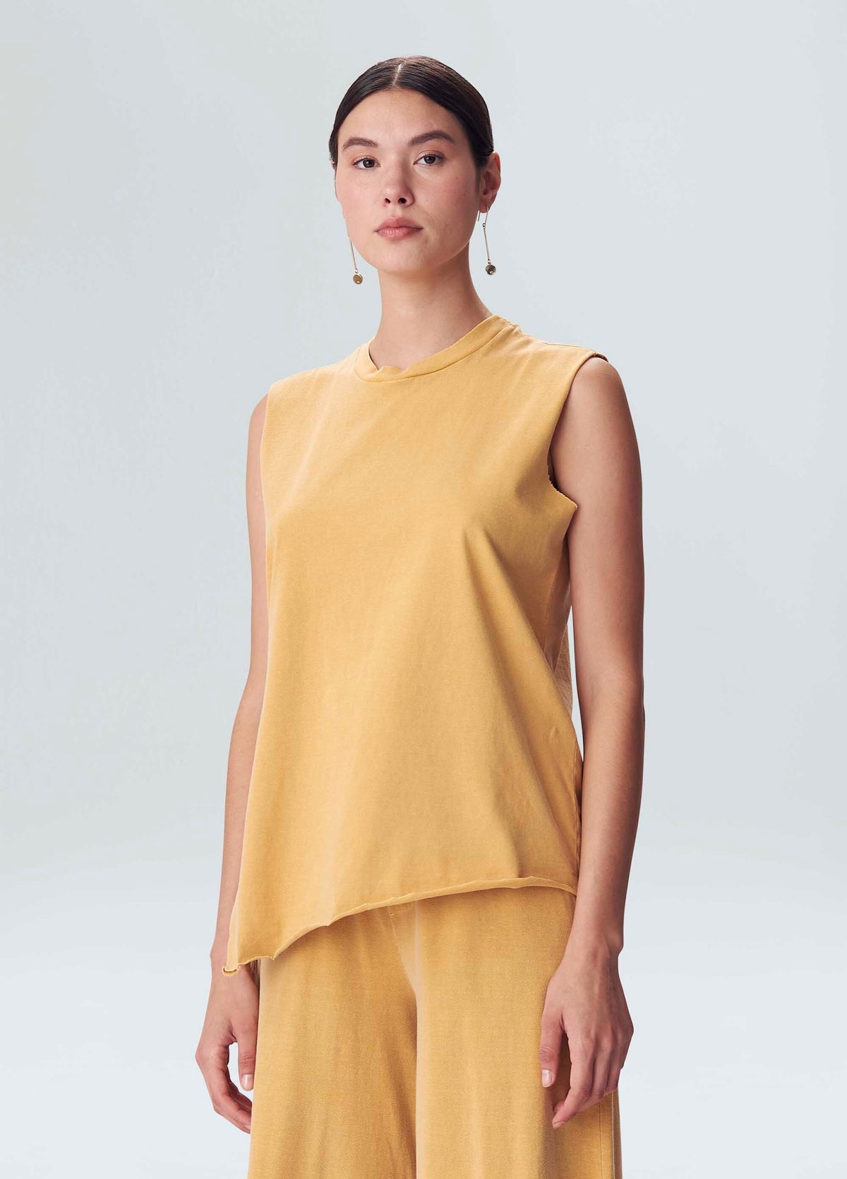 SLIT BASIC SLEEVELESS TOP