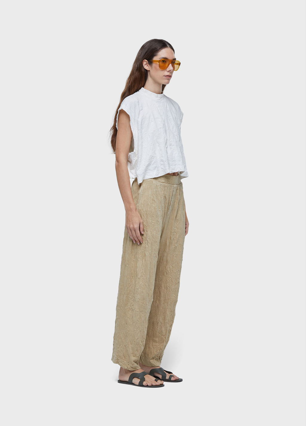 CUTS WRINKLE PANTS